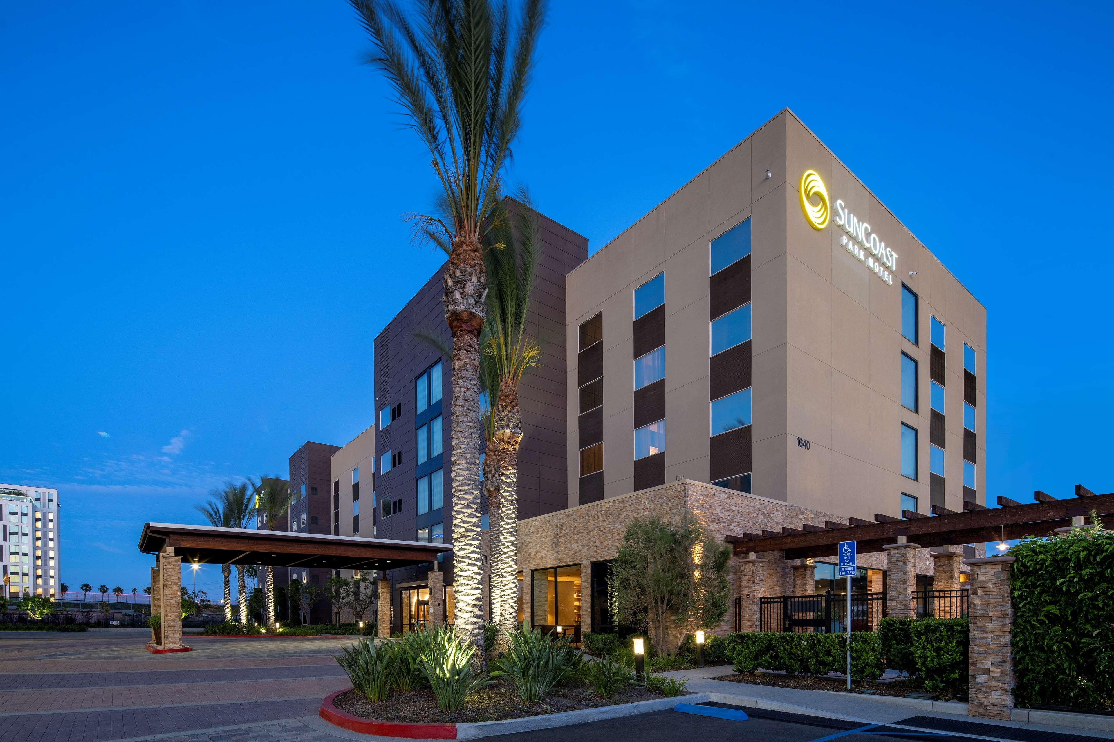Suncoast Hotel Anaheim, Tapestry Collection By Hilton Ngoại thất bức ảnh